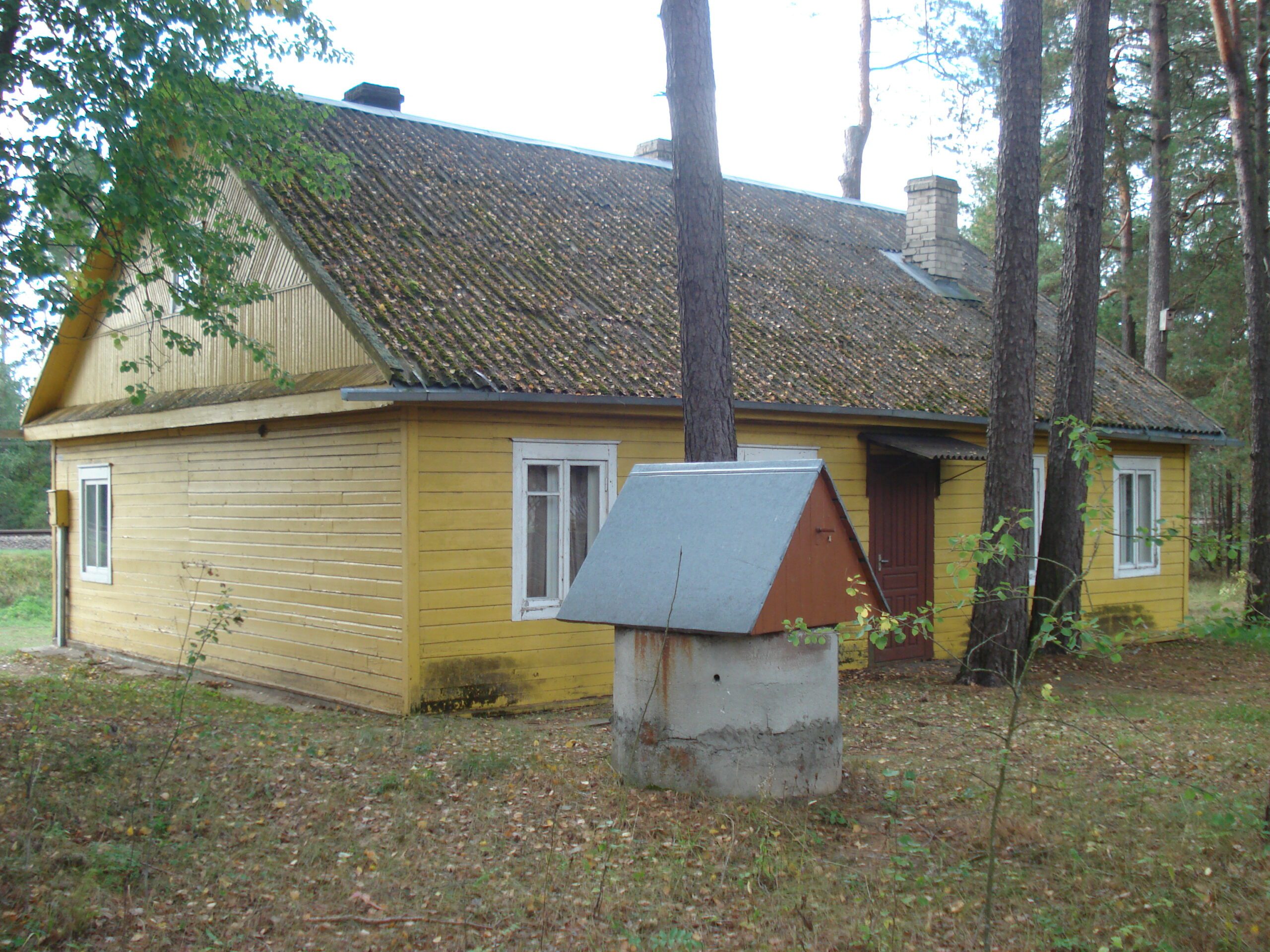 AB „Lietuvos geležinkeliai” aukciono būdu nuomoja 94,30 kv. m pastatų kompleksą (88,30 kv. m pirties pastatas (unik. Nr. 8694-0252-5014) ir 6 kv. m ūkinis pastatas (unik. Nr. 8694-0252-5025)), esantį Paupio g., Šakališkės k., Kaltanėnų sen., Švenčionių r. sav