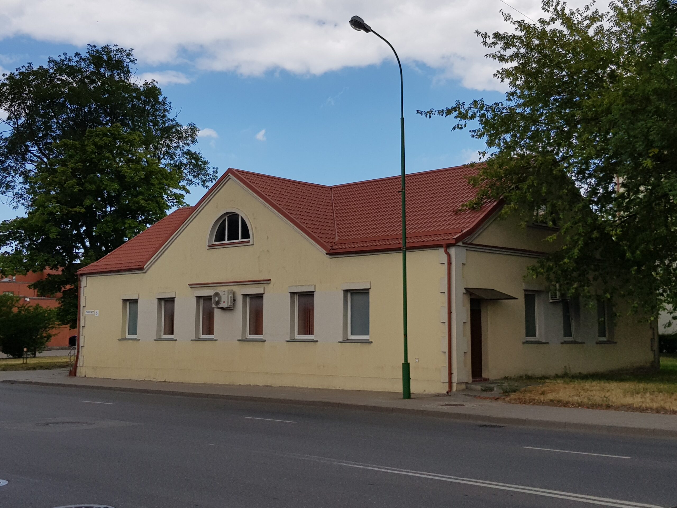 103,77 kv. m. administracinių patalpų, esančių Priestočio g. 5, Klaipėda (unik. 2195-6008-5020) nuoma