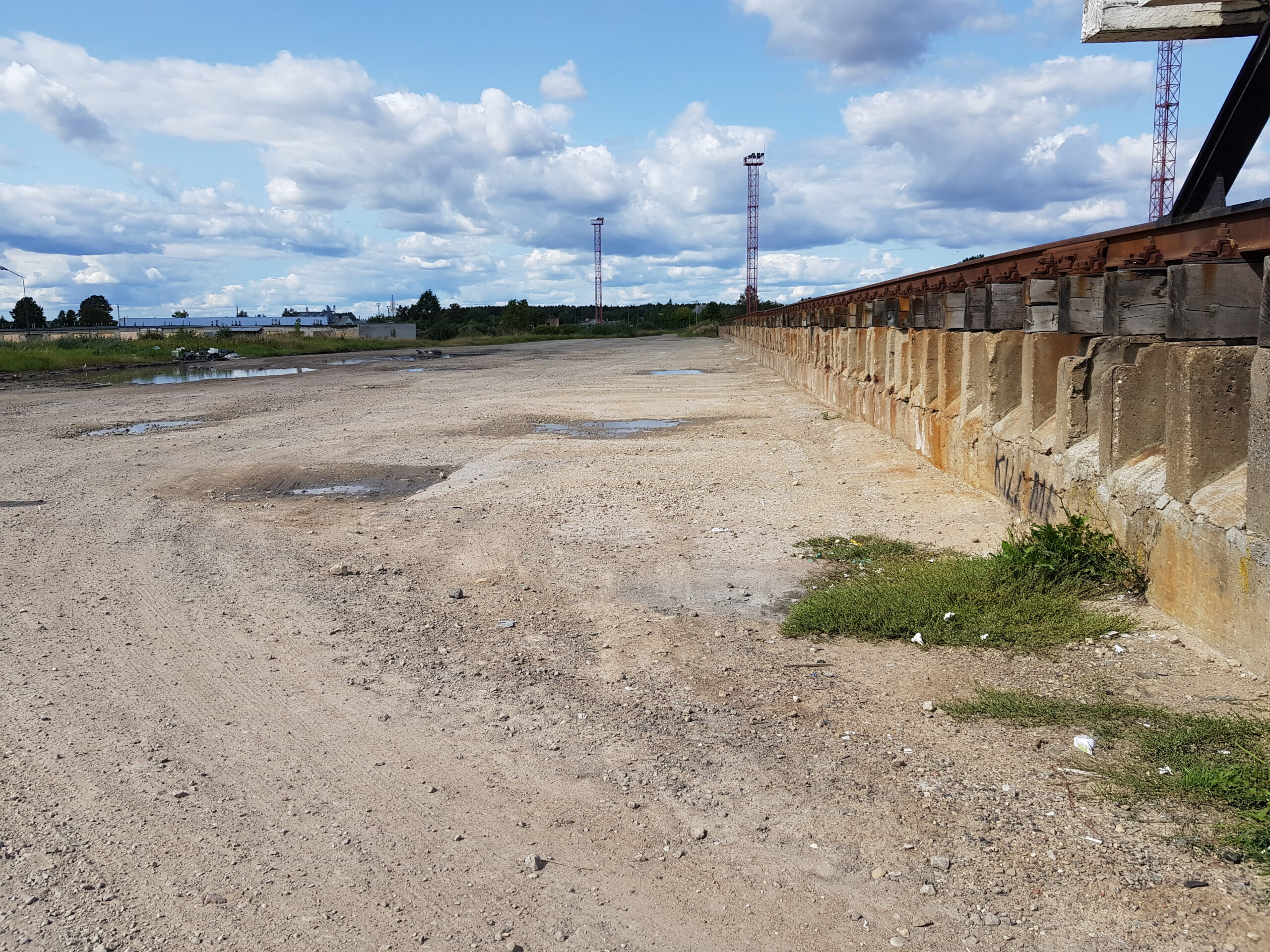 1764 kv. m. aikštelės (žym. plane – d2; unik. Nr. 6198-8018-2015), esančios Geležinkelio g., Mažeikių m., nuomos aukcionas VGIN-571