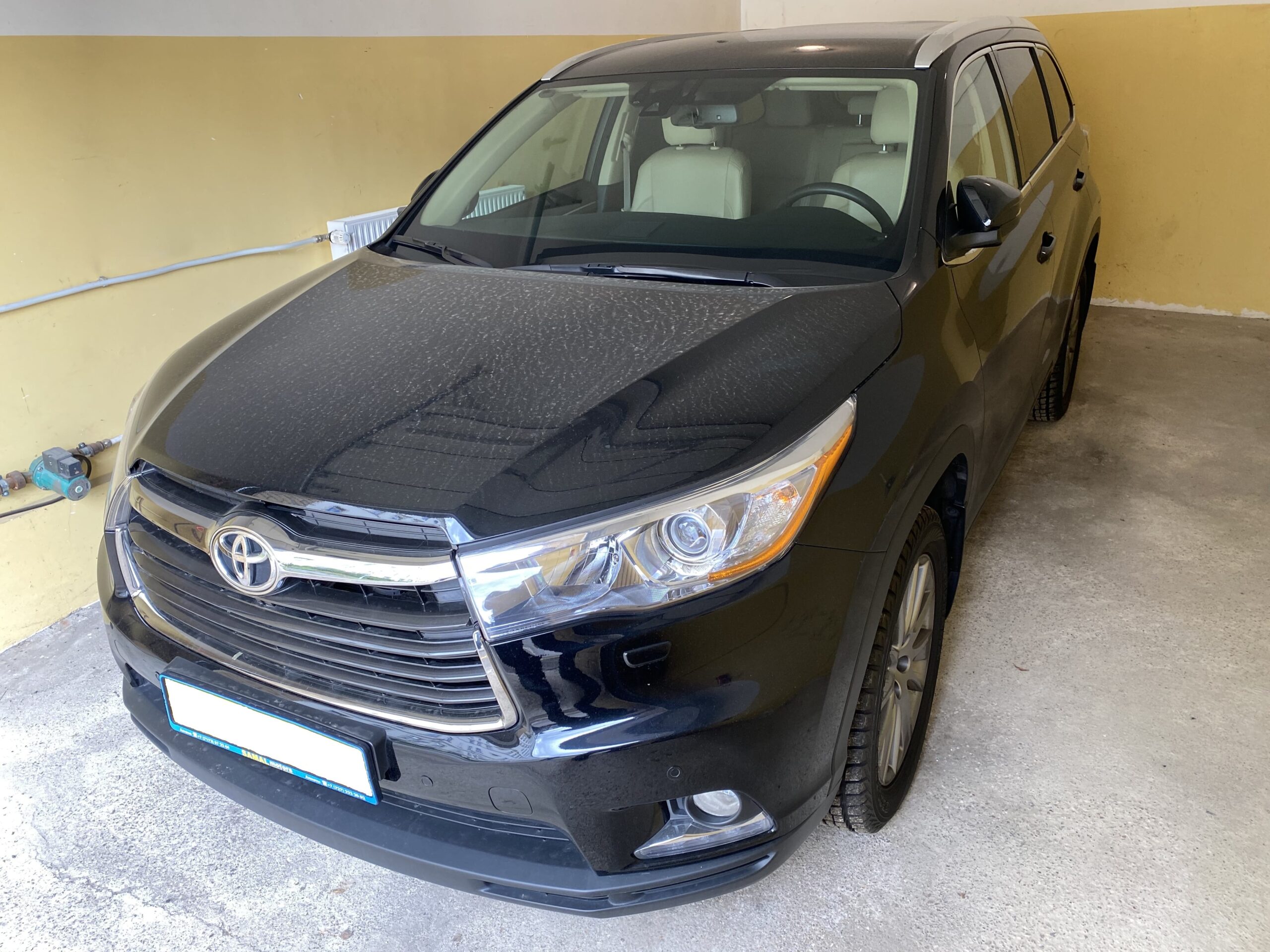 AB „LIetuvos geležinkelai” aukciono būdu parduoda Toyota Highlander, 2015 m.