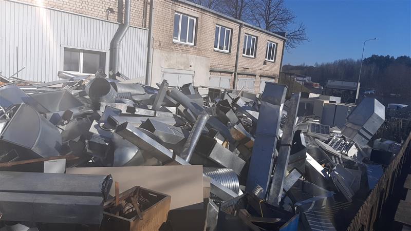AB „Lietuvos geležinkeliai” aukciono būdu parduoda 8,5 t netūšinio metalo laužo, esančio Vilniuje